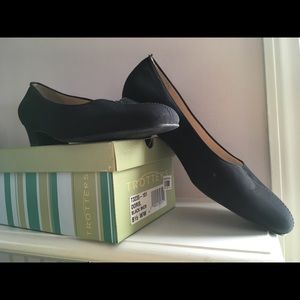 Trotters 8.5WW Black Low Heel Dress Shoes